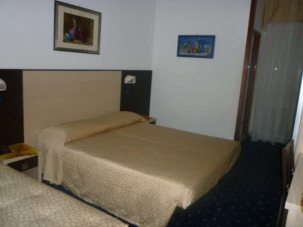 Hotel Tilly Cesenatico Værelse billede